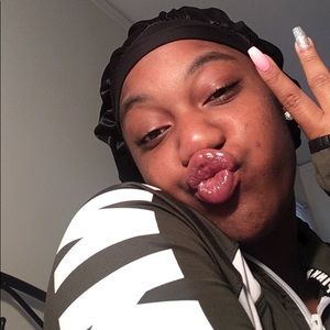 Meet your Posher, Lyevia